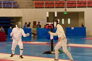 VĐV thi đấu trận chung kết kiếm ba cạnh cá nhân U17 nam tại giải đấu năm nay. Ảnh: MINH CHIẾN