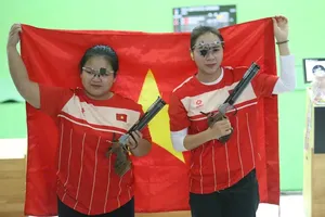 Thùy Trang (trái) từng giành huy chương 10m súng ngắn hơi nữ tại SEA Games 33-2025 ở Thái Lan. Ảnh: DŨNG PHƯƠNG