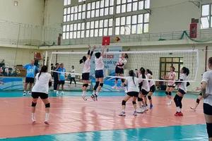Đội tuyển bóng chuyền nữ Việt Nam tập luyện khẩn trương trước khi sang Philippines. Ảnh: MINH CHIẾN