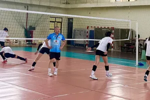 Chuyền gia thể lực Karl Lim đang làm việc cùng đội tuyển bóng chuyền nữ Việt Nam. Ảnh: MINH CHIẾN