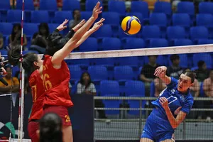 Đội nữ Việt Nam và Kazakhstan sẽ gặp lại nhau trong trận tranh hạng 3 ở ngày 14-6. Ảnh: AVC