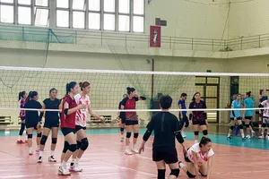 Một số gương mặt của đội tuyển bóng chuyền nữ Việt Nam không có đủ thời gian tập huấn do vướng lịch thi đấu thời gian tới. Ảnh: MINH CHIẾN