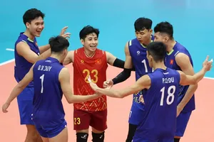 Các tuyển thủ quan trọng của đội tuyển bóng chuyền nam Việt Nam tiếp tục thi đấu chặng thứ nhất giải SEA V.League 2026. Ảnh: DŨNG PHƯƠNG