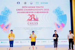 Kỳ thủ Phạm Trần Gia Phúc có HCV cờ nhanh bảng U18 nam trong giải. Ảnh: AYCC
