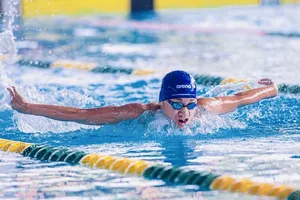 Các VĐV đang tranh tài tại giải bơi vô địch trẻ quốc gia 2026. Ảnh: HCMSWIMMING