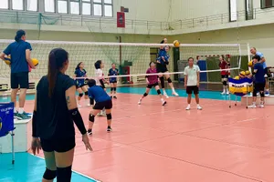 Đội tuyển bóng chuyền nữ Việt Nam tập luyện cho tới sát ngày lên đường đi Trung Quốc thi đấu. Ảnh: MINH CHIẾN