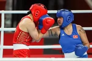 Tuyển thủ Lưu Diễm Quỳnh (xanh) từng giành HCĐ tại ASIAD 19 cho boxing nữ Việt Nam. Ảnh: ĐOÀN TTVN