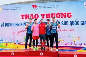 Đội tiếp sức 4x800m nam của Đồng Nai giành HCV và phá kỷ lục quốc gia trong giải năm nay. Ảnh: ĐỨC PHƯỚC