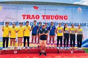 VĐV tiếp sức điền kinh TPHCM đã nỗ lực thi đấu tại giải (Ảnh: ĐỨC THANH)