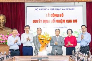 Ông Nguyễn Trọng Hổ nhận nhiệm vụ Phó cục trưởng Cục TDTT Việt Nam (Ảnh: LƯỢNG LƯỢNG)