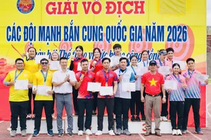 Các cung thủ có thành tích xuất sắc được trao huy chương tại giải. Ảnh: BẮN CUNG VN