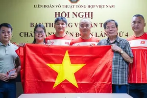 VĐV võ thuật tổng hợp MMA Việt Nam được gặp mặt động viên lên đường sang ASIAD 20 thi đấu. Ảnh: NGỌC HÒA