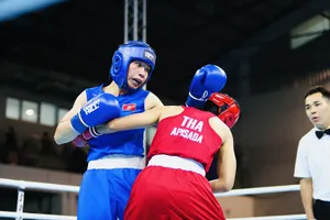 Tuyển thủ Hà Thị Linh (xanh) là niềm hy vọng huy chương của Đội tuyển boxing Việt Nam tại ASIAD 20. Ảnh: DŨNG PHƯƠNG