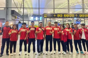 Tuyển cử tạ Việt Nam sang Nhật Bản thi đấu ASIAD 20. Ảnh: MẠNH THẮNG