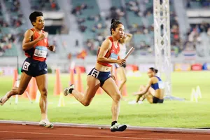 VĐV tiếp sức 4x400m hỗn hợp nam nữ của điền kinh Việt Nam tập trung tìm huy chương tại ASIAD 20. Ảnh: DŨNG PHƯƠNG