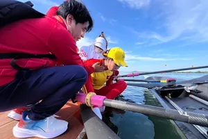 Tuyển thủ rowing Việt Nam gặp vấn đề sức khỏe sau khi kết thúc thi đấu. Ảnh: LƯỢNG LƯỢNG