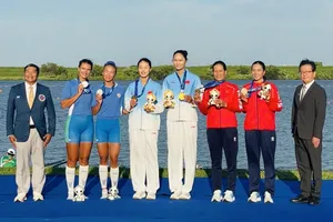 Cặp tay chèo Đinh Thị Hảo, Phạm Thị Huệ của Việt Nam có HCĐ tại ASIAD 20. Ảnh: LƯỢNG LƯỢNG