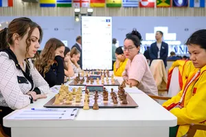 Kỳ thủ cờ vua nữ Việt Nam đã thi đấu ván 9 trước đội Bulgaria. Ảnh: FIDE
