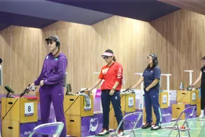 Trịnh Thu Vinh thi đấu và giành suất chung kết. Ảnh: LƯỢNG LƯỢNG