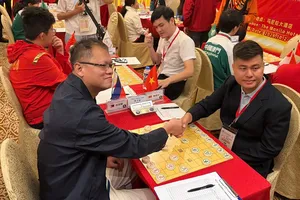 Kỳ thủ Lại Lý Huynh của Đội tuyển cờ tướng Việt Nam thi đấu tại Philippines. Ảnh: TRẦN NGỌC LONG