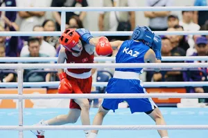 Tuyển thủ Nguyễn Thị Tâm (boxing, áo đỏ) đã giành HCB tại ASIAD 20. Ảnh: LƯỢNG LƯỢNG