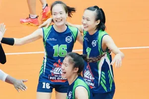 Chủ công Trần Tú Linh (7) sẽ trở lại thi đấu cho đội Hóa chất Đức Giang. Ảnh: DŨNG PHƯƠNG