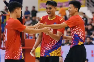 Ngoại binh Rivan (giữa) tiếp tục khoác áo đội Thể Công Tân Cảng tại vòng 2 năm nay. Ảnh: VFV