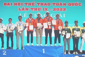 Các đội golf giành huy chương nội dung đồng đội nam tại Đại hội thể thao toàn quốc lần thứ IX-2022. Ảnh: VGA