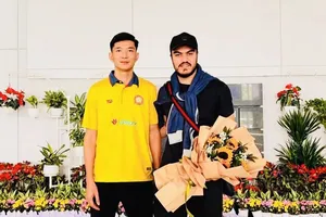 HLV trưởng Nguyễn Văn Hạnh và ngoại binh người Iran sẽ tham dự vòng 2 sắp tới. Ảnh: CATPHCM