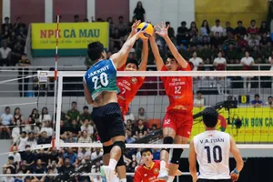 Đội bóng chuyền nam Công an TPHCM (áo đỏ) sẽ là chủ nhà vòng 2 tổ chức tại TPHCM từ ngày 28-10. Ảnh: VFV