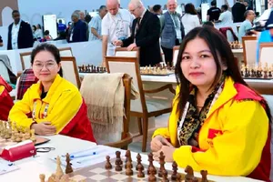 Đại kiện tướng Nguyễn Thị Mai Hưng (phải) đại diện cho cờ vua nữ TPHCM tranh tài tại giải ở Cần Thơ. Ảnh: FIDE
