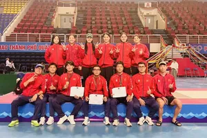 Tuyển đấu kiếm Việt Nam đã thi đấu hiệu quả trong giải năm nay. Ảnh: BÁ QUANG