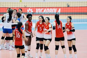 Đội Binh chủng Thông tin đã lên ngôi vô địch quốc gia sau trận chung kết tại Vĩnh Long tối muộn ngày 25-10. Ảnh: DŨNG PHƯƠNG