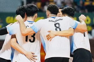 Đội nam Thể Công Tân Cảng giành thêm chiến thắng trước Đà Nẵng để đẩy đối thủ vào vùng nguy hiểm sau lượt trận thứ 3. Ảnh: VFV