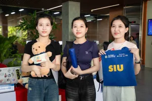 Ba chị em Trà Thị Như Anh, Trà Thị Như Mỹ, Trà Thị Như Ý cùng nhập học tại SIU.