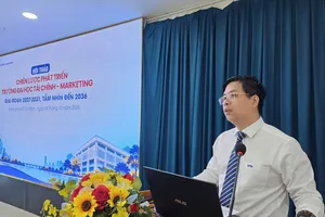 PGS-TS Phạm Tiến Đạt, Hiệu trưởng UFM, phát biểu.