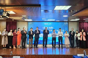 Các đại biểu thực hiện nghi thức ra mắt cơ sở dữ liệu trích dẫn khoa học Web of Science
