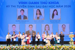 Nhà trường tuyên dương các thủ khoa đầu vào kỳ tuyển sinh sau đại học năm học 2026-2027.