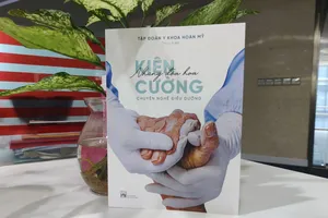 “Những đóa hoa kiên cường”: Tôn vinh người làm nghề điều dưỡng 