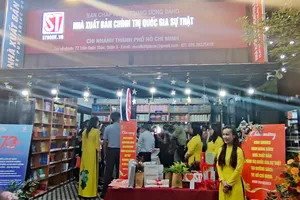 Khai trương gian hàng NXB Chính trị Quốc gia Sự thật tại Đường sách TPHCM