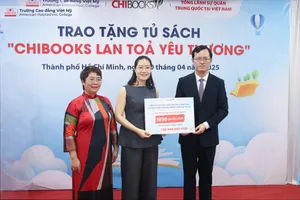 Chibooks trao tặng hơn 1.000 cuốn sách đến sinh viên Trường Cao đẳng Việt - Mỹ
