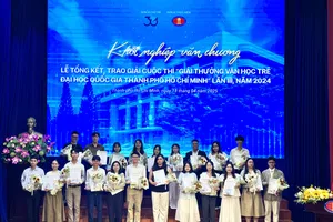 Sinh viên Đinh Ngọc Bảo Trân đoạt giải Nhất “Giải thưởng Văn học trẻ Đại học Quốc gia TPHCM” 