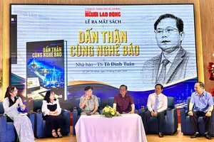 Nhà báo Tô Đình Tuân ra mắt ấn phẩm "Dấn thân cùng nghề báo"