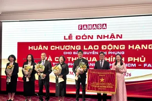 Công ty Fahasa đón nhận Cờ thi đua của Thủ tướng Chính phủ
