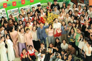  “Tắt điện thoại, mở sách ra” cùng sinh viên