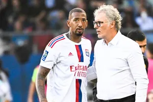 Laurent Blanc và Jerome Boateng chứng kiến Lyon thắng nhọc