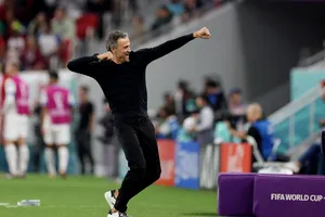 Luis Enrique ăn mừng trong trận thắng Costa Rica