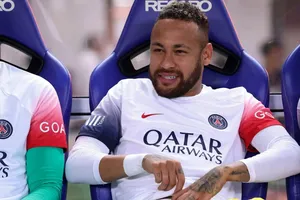 Neymar cười nhạt nhìn PSG thất bại