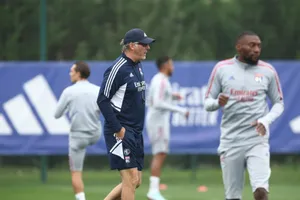 HLV Laurent Blanc sắp bị Lyon sa thải?