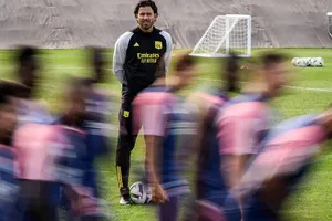 Cầu thủ Lyon nói xấu sau lưng HLV Grosso